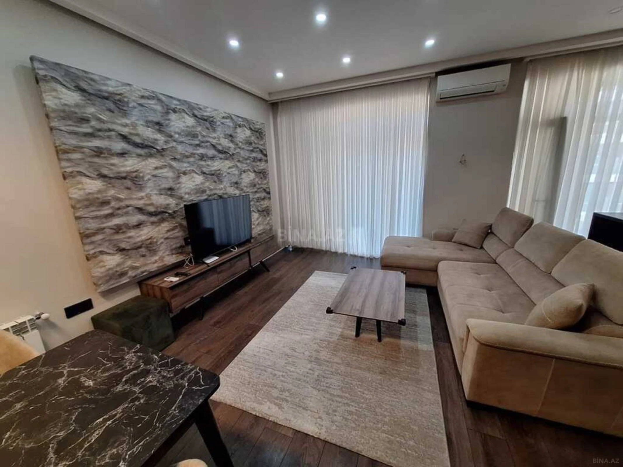 Kirayə verilir 2 otaqlı mənzil 105 m²