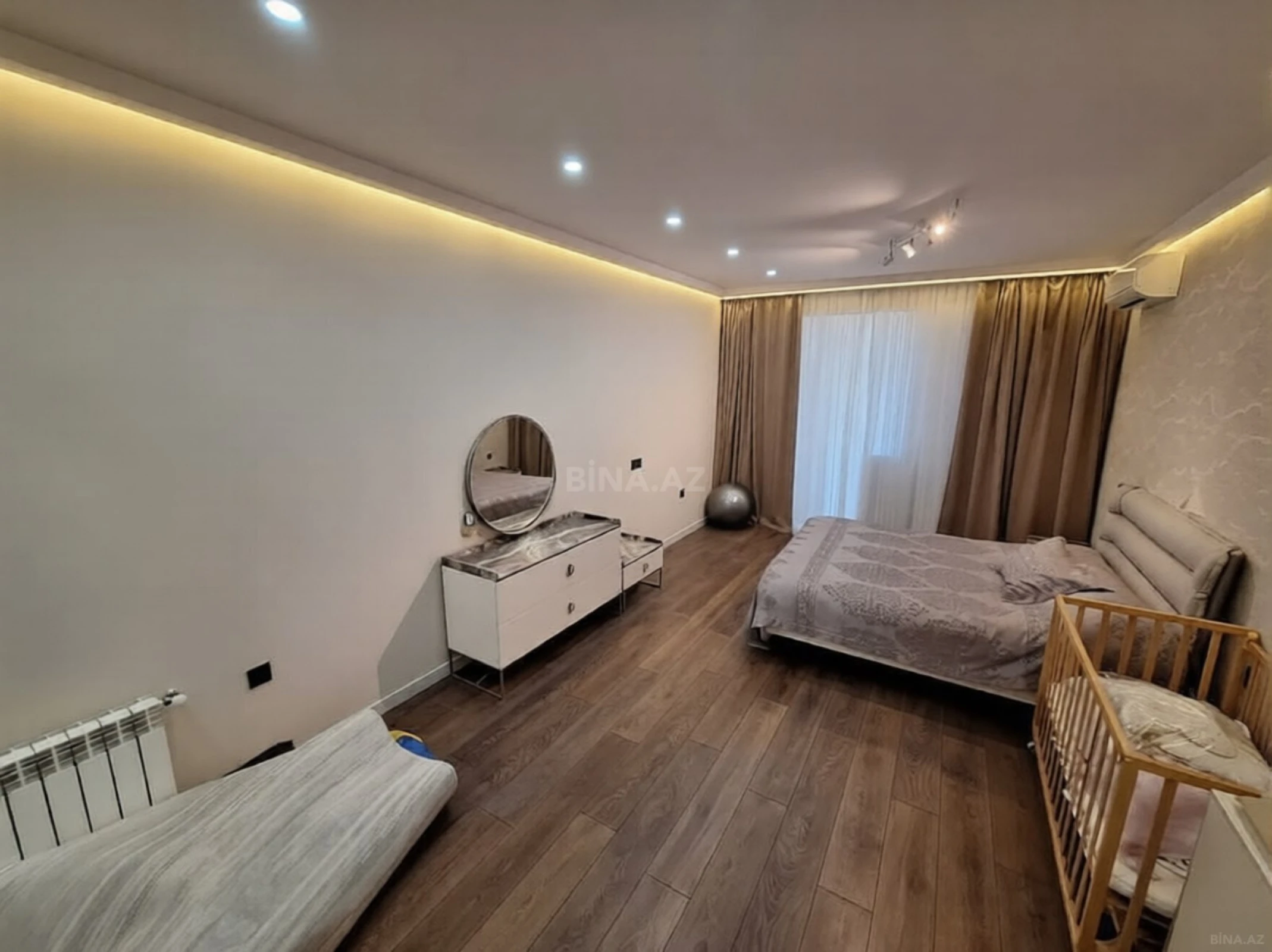 Kirayə verilir 2 otaqlı mənzil 105 m²