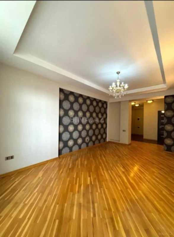 Satılır 3 otaqlı mənzil 105 m²