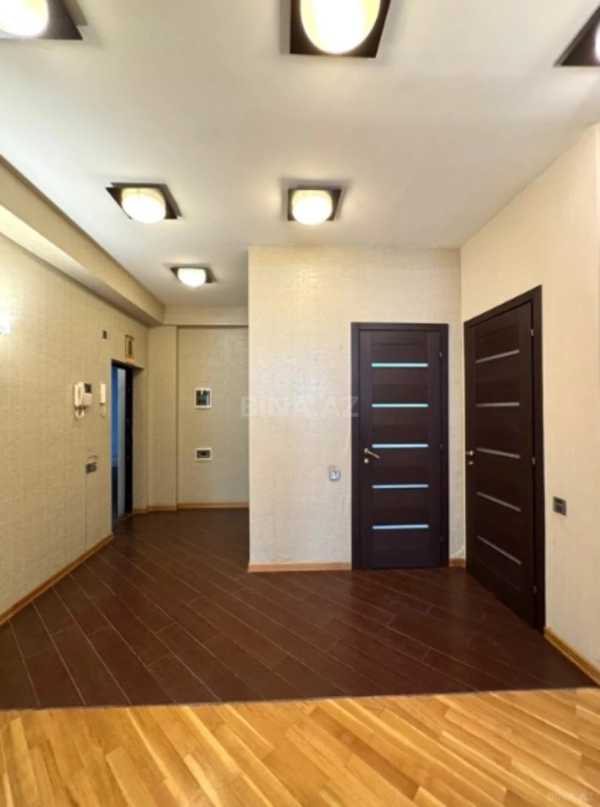 Satılır 3 otaqlı mənzil 105 m²