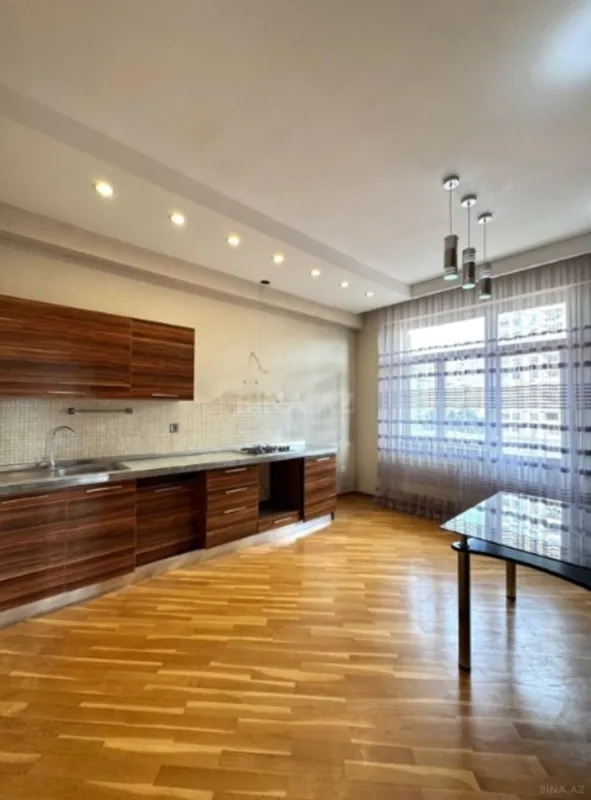 Satılır 3 otaqlı mənzil 105 m²