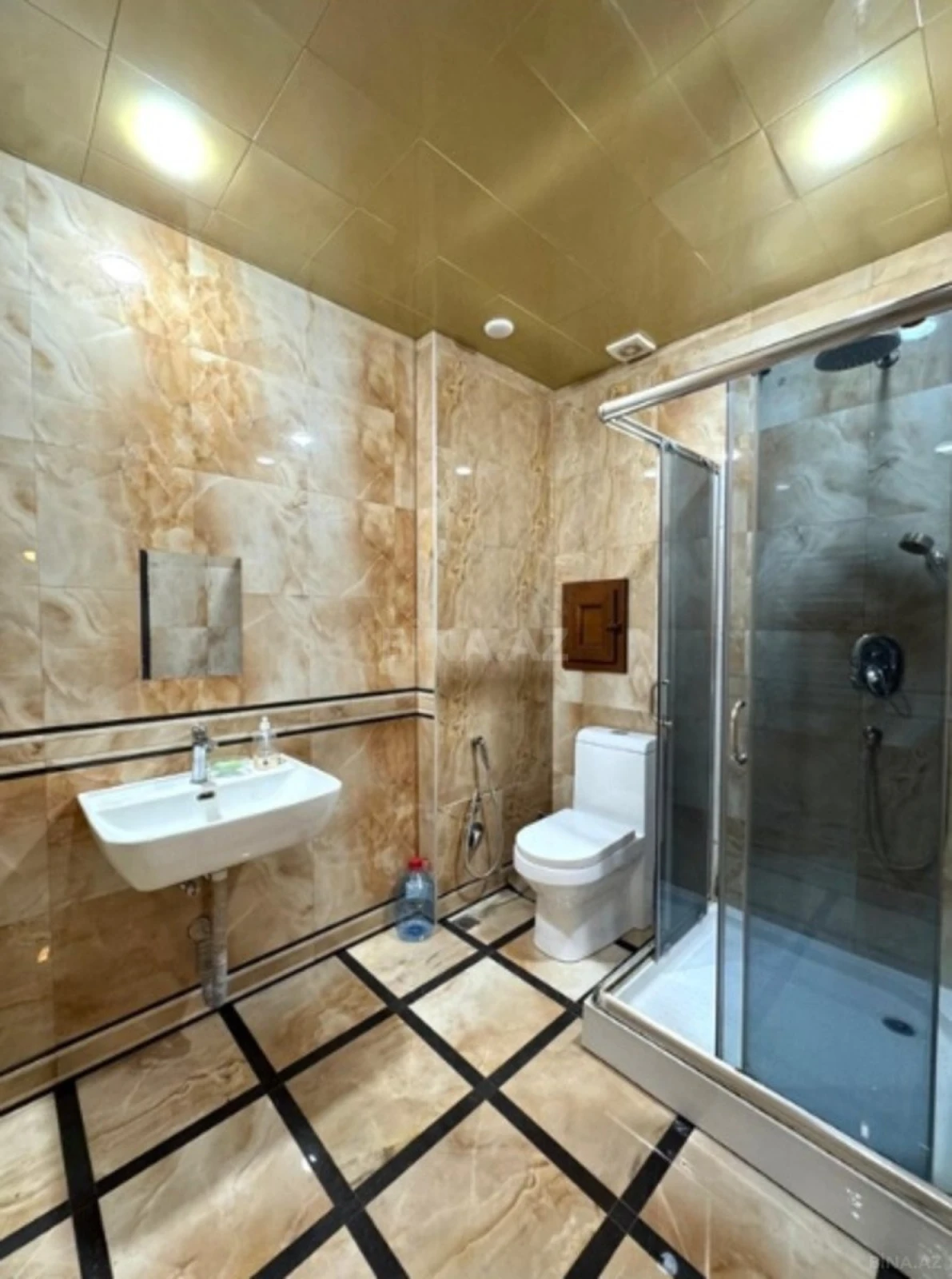 Satılır 3 otaqlı mənzil 105 m²