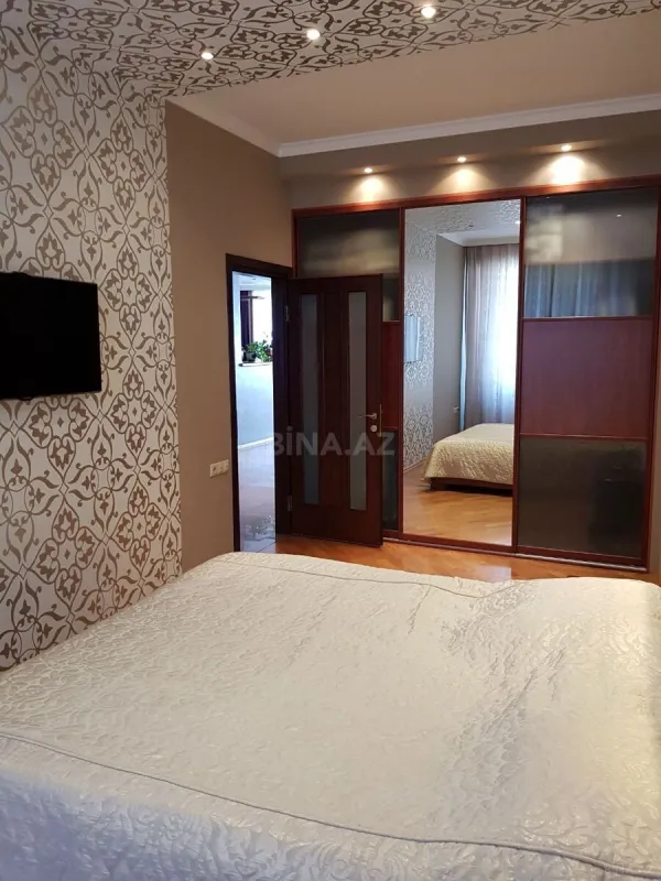 Kirayə verilir 3 otaqlı mənzil 127 m²