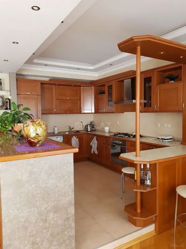 Kirayə verilir 3 otaqlı mənzil 127 m²
