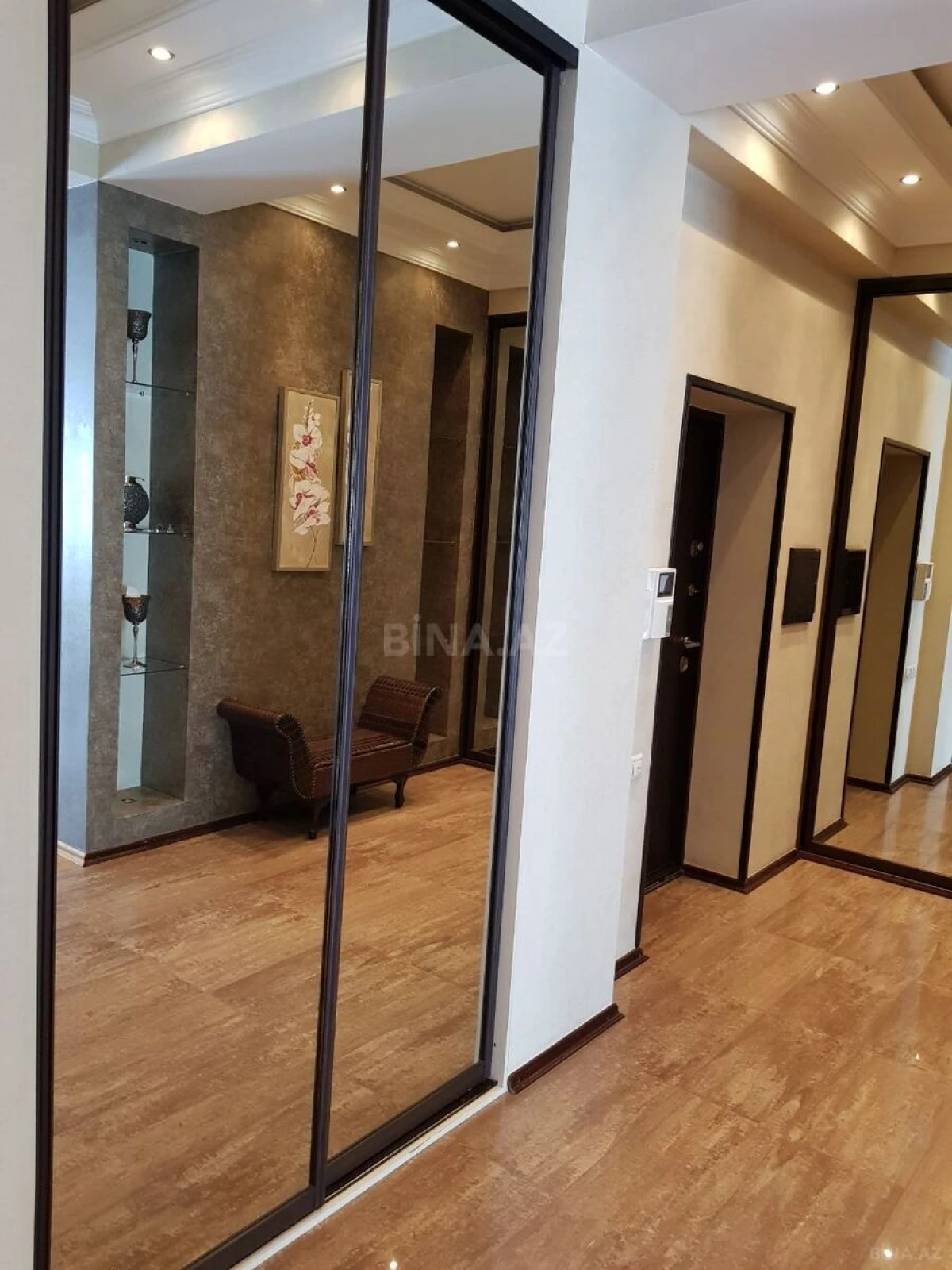 Kirayə verilir 3 otaqlı mənzil 127 m²