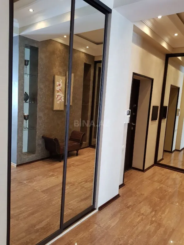 Kirayə verilir 3 otaqlı mənzil 127 m²
