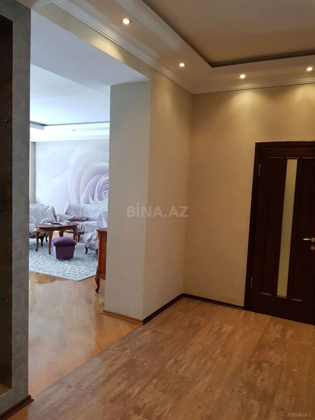 Kirayə verilir 3 otaqlı mənzil 127 m²
