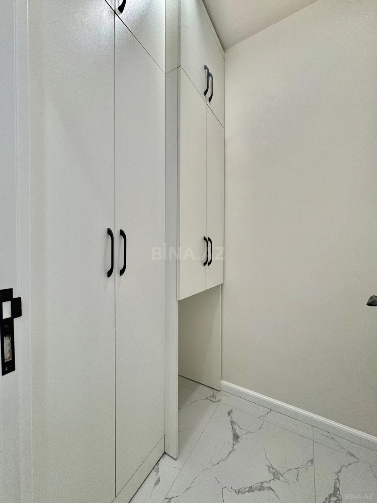 Satılır 3 otaqlı mənzil 107 m²