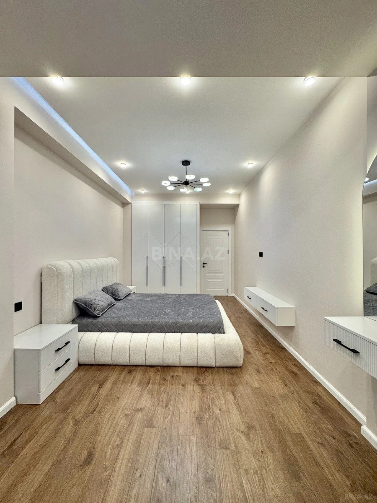 Satılır 3 otaqlı mənzil 107 m²