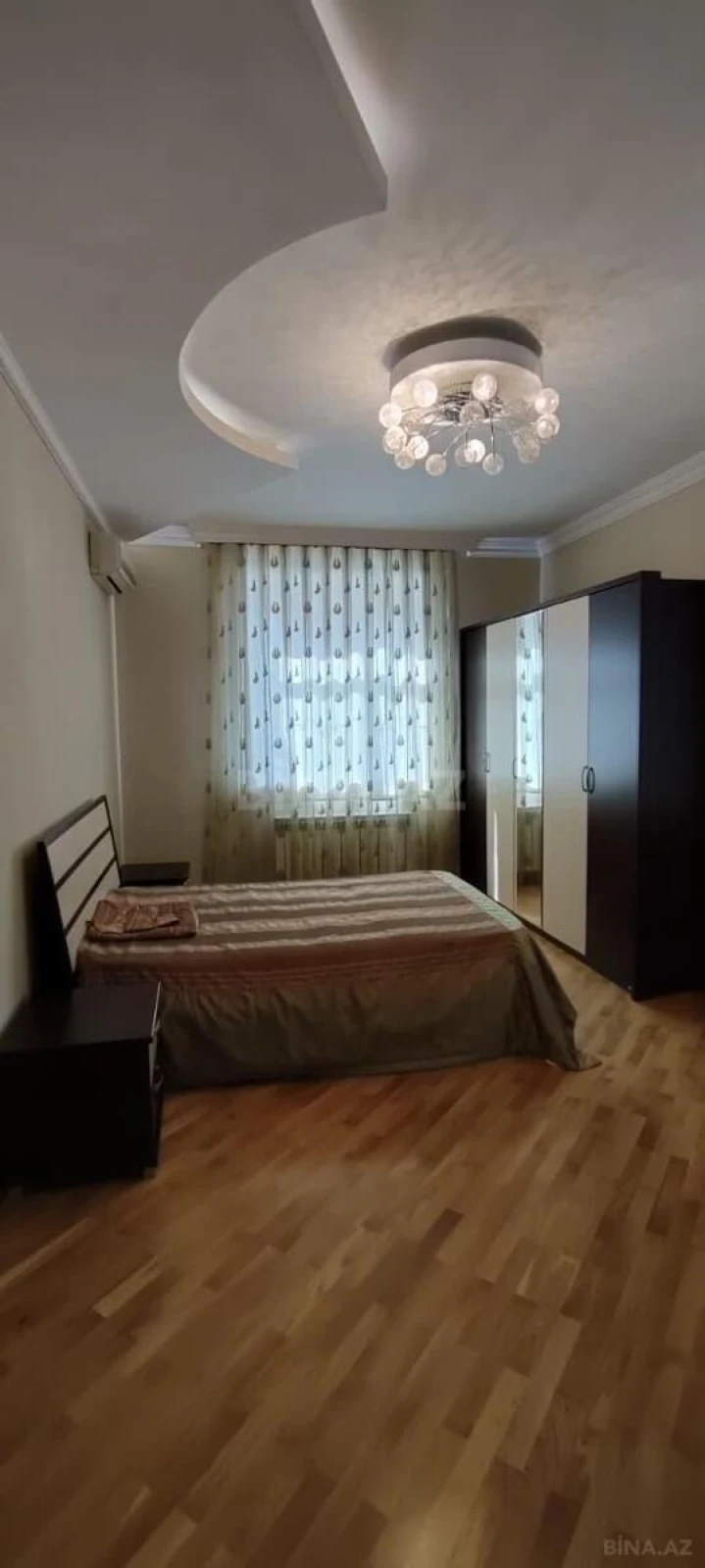 Satılır 3 otaqlı mənzil 135 m²