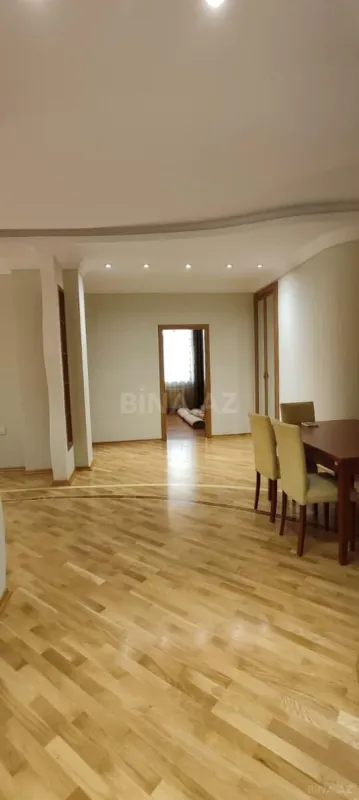 Satılır 3 otaqlı mənzil 135 m²