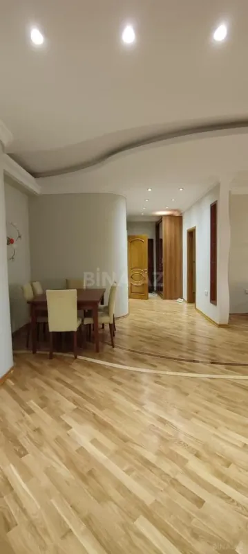 Satılır 3 otaqlı mənzil 135 m²