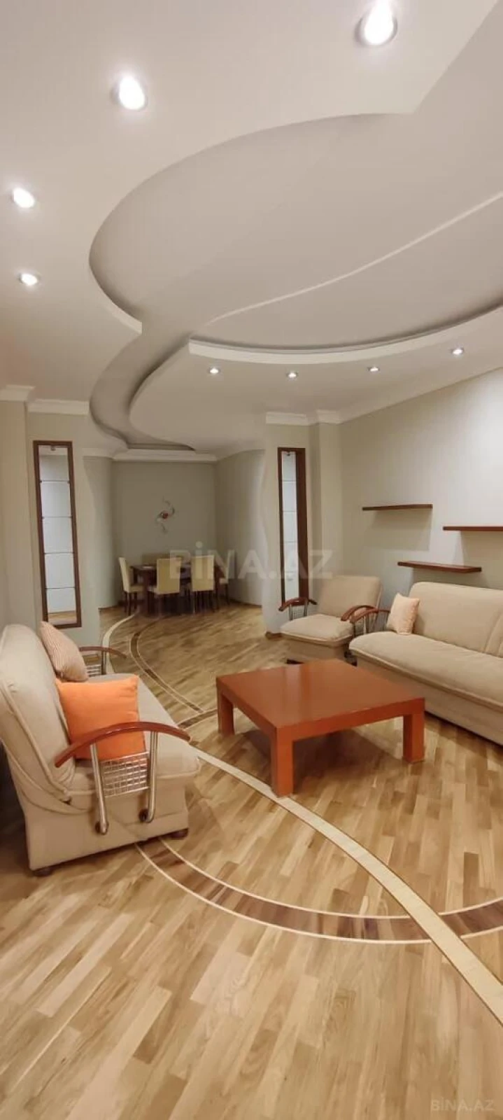 Satılır 3 otaqlı mənzil 135 m²