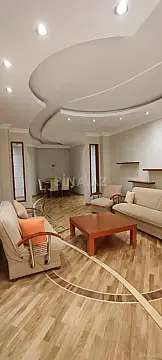 Satılır 3 otaqlı mənzil 135 m²