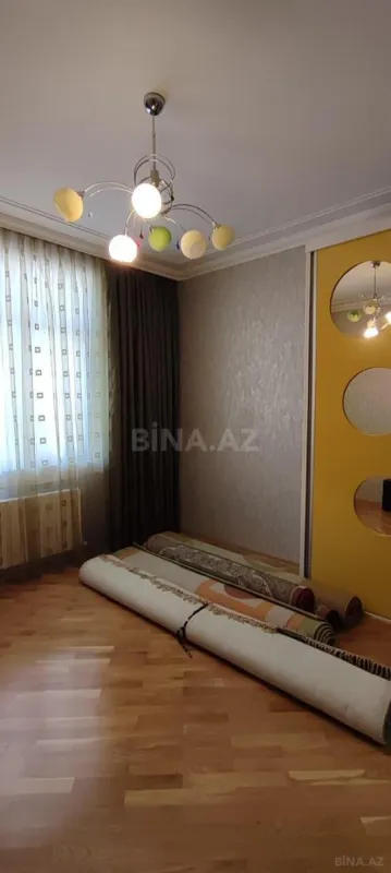 Satılır 3 otaqlı mənzil 135 m²