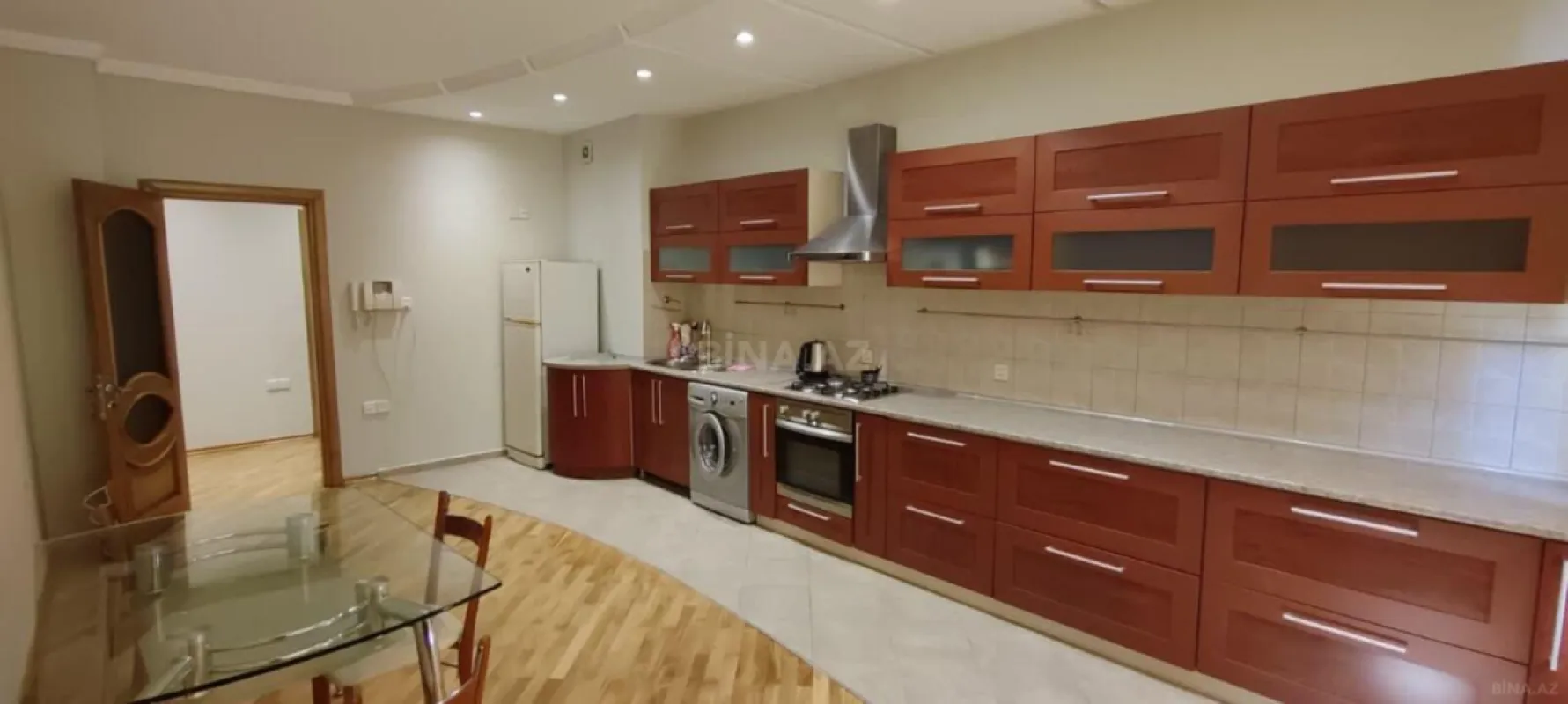 Satılır 3 otaqlı mənzil 135 m²