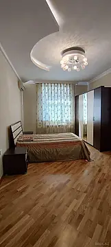Satılır 3 otaqlı mənzil 135 m²