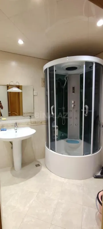 Satılır 3 otaqlı mənzil 135 m²