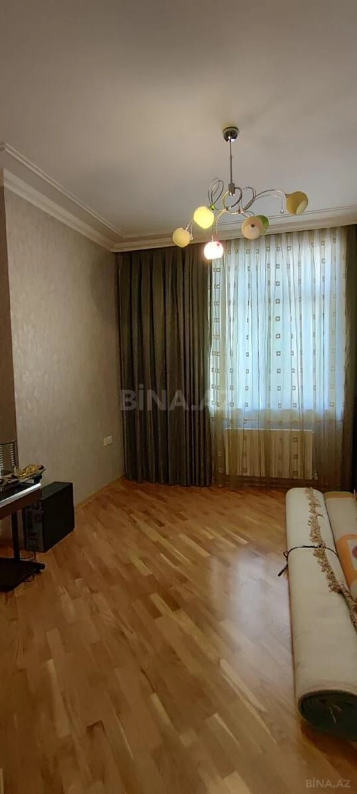 Satılır 3 otaqlı mənzil 135 m²