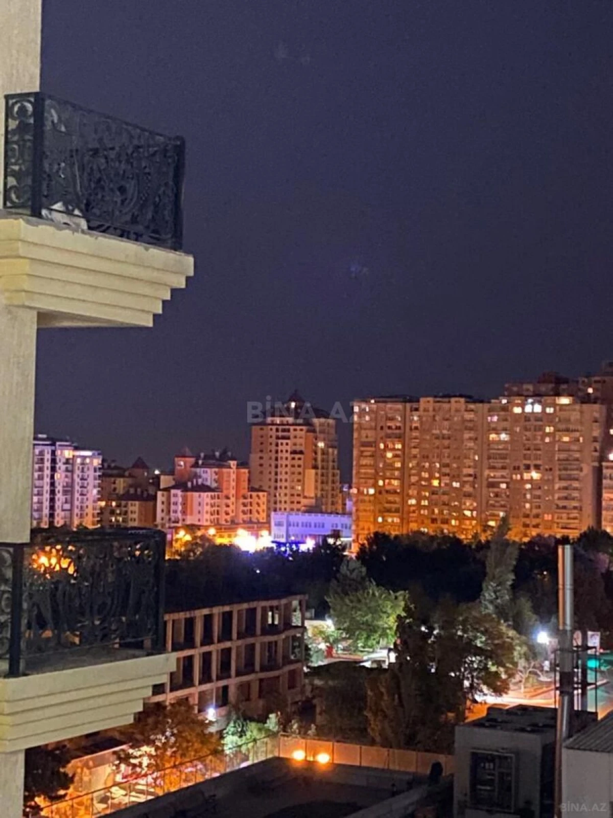 Satılır 2 otaqlı mənzil 93 m²