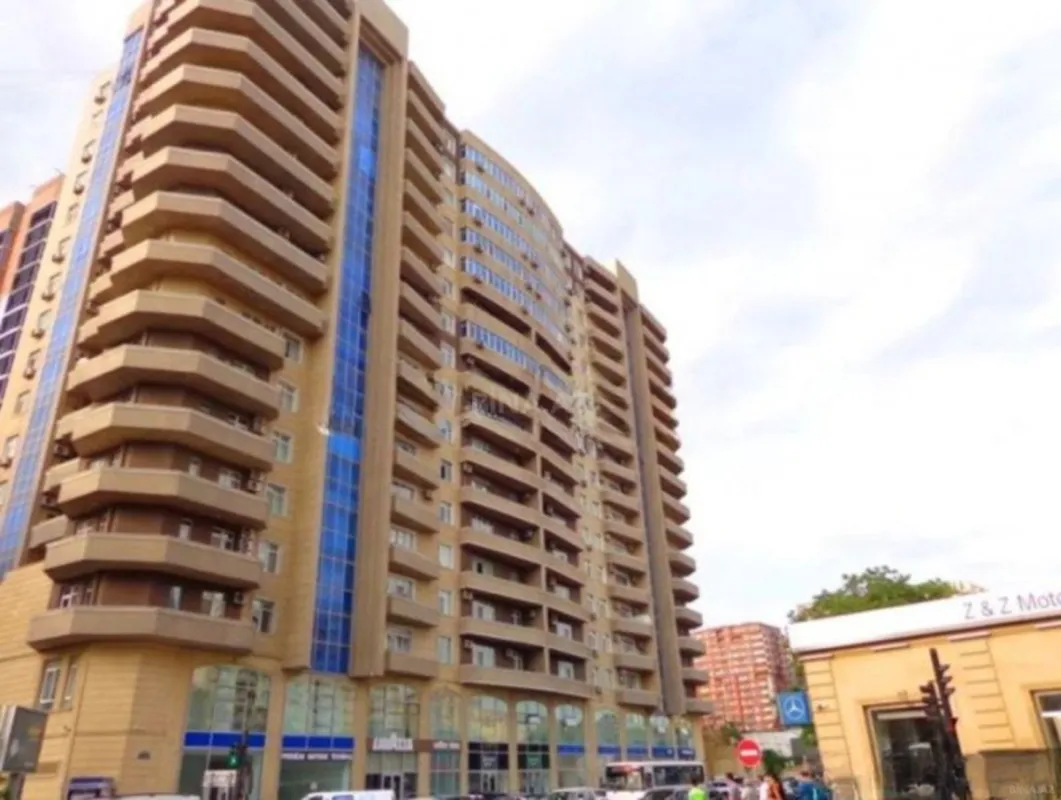 Satılır 4 otaqlı mənzil 160 m²