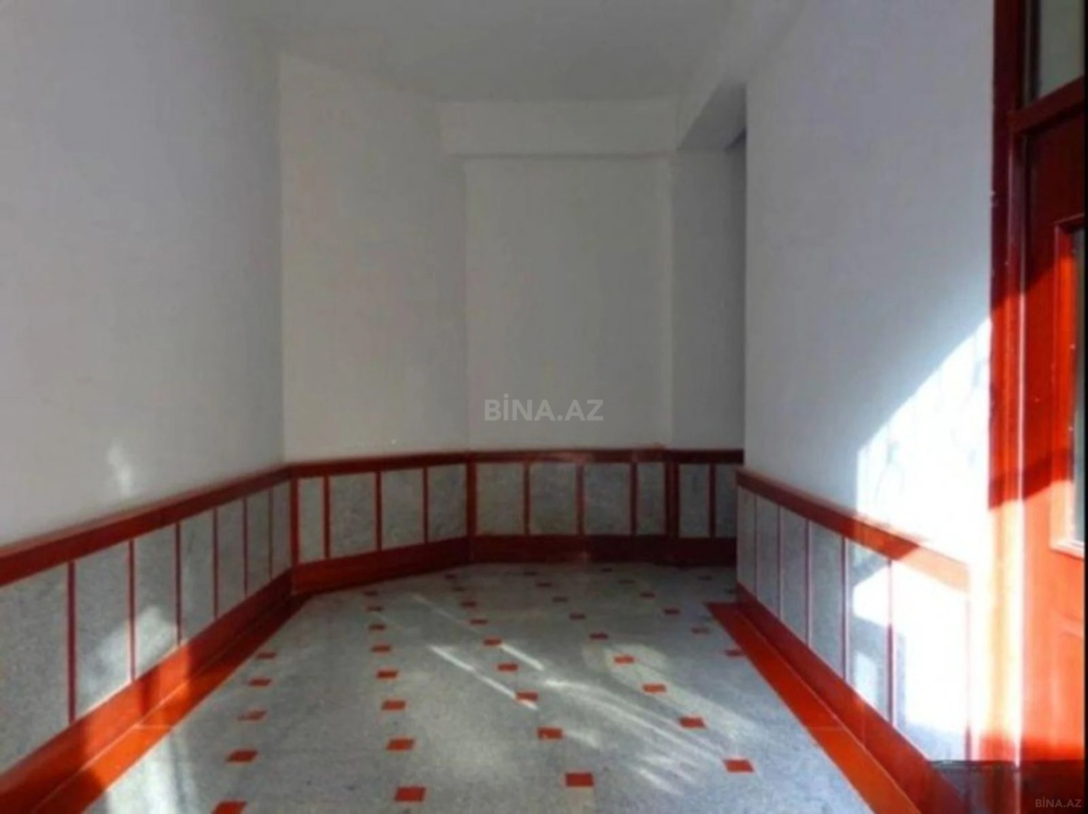 Satılır 4 otaqlı mənzil 160 m²