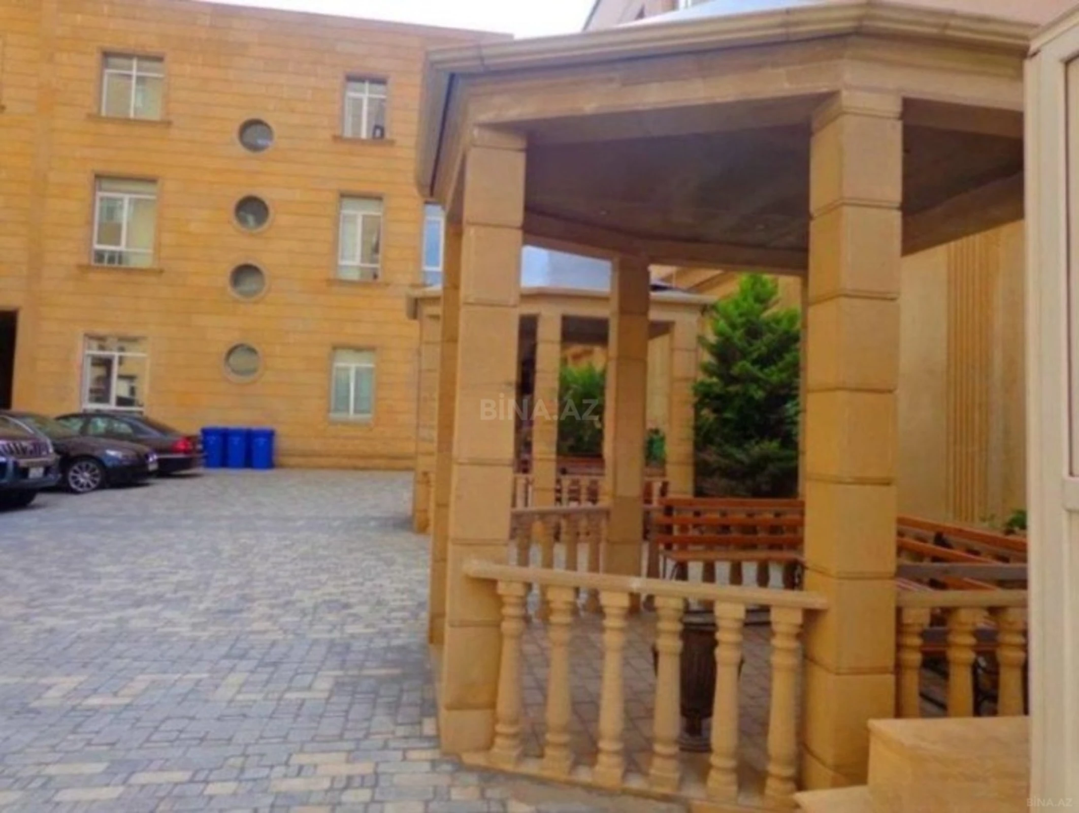 Satılır 4 otaqlı mənzil 160 m²