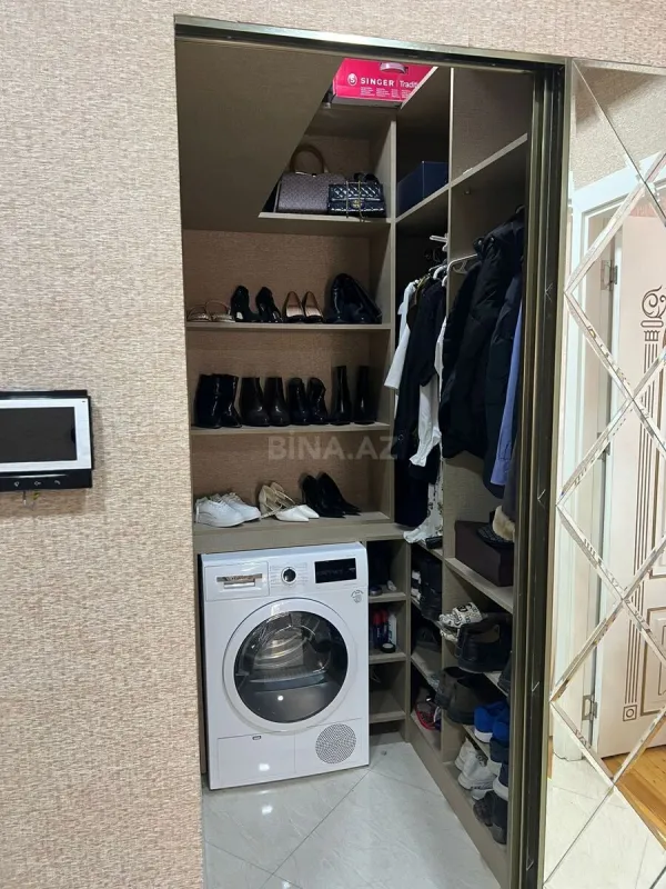 Satılır 3 otaqlı mənzil 121 m²