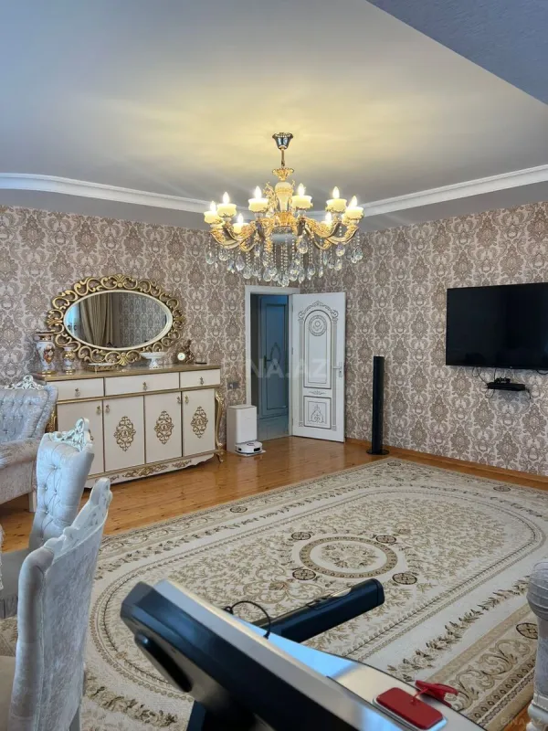 Satılır 3 otaqlı mənzil 121 m²