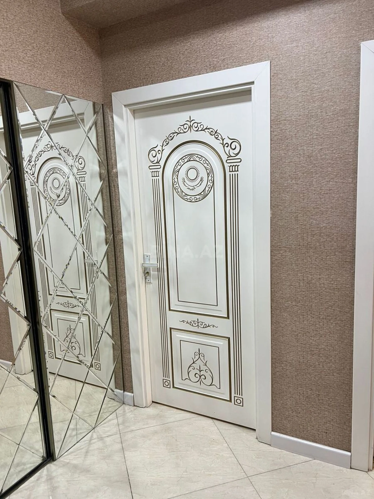 Satılır 3 otaqlı mənzil 121 m²