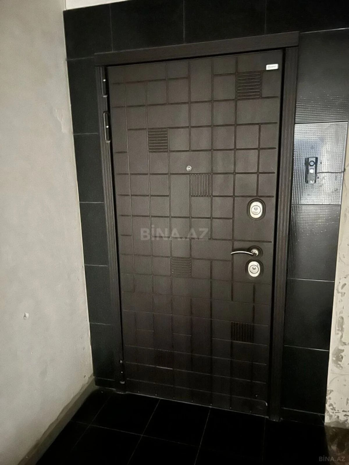 Satılır 3 otaqlı mənzil 121 m²