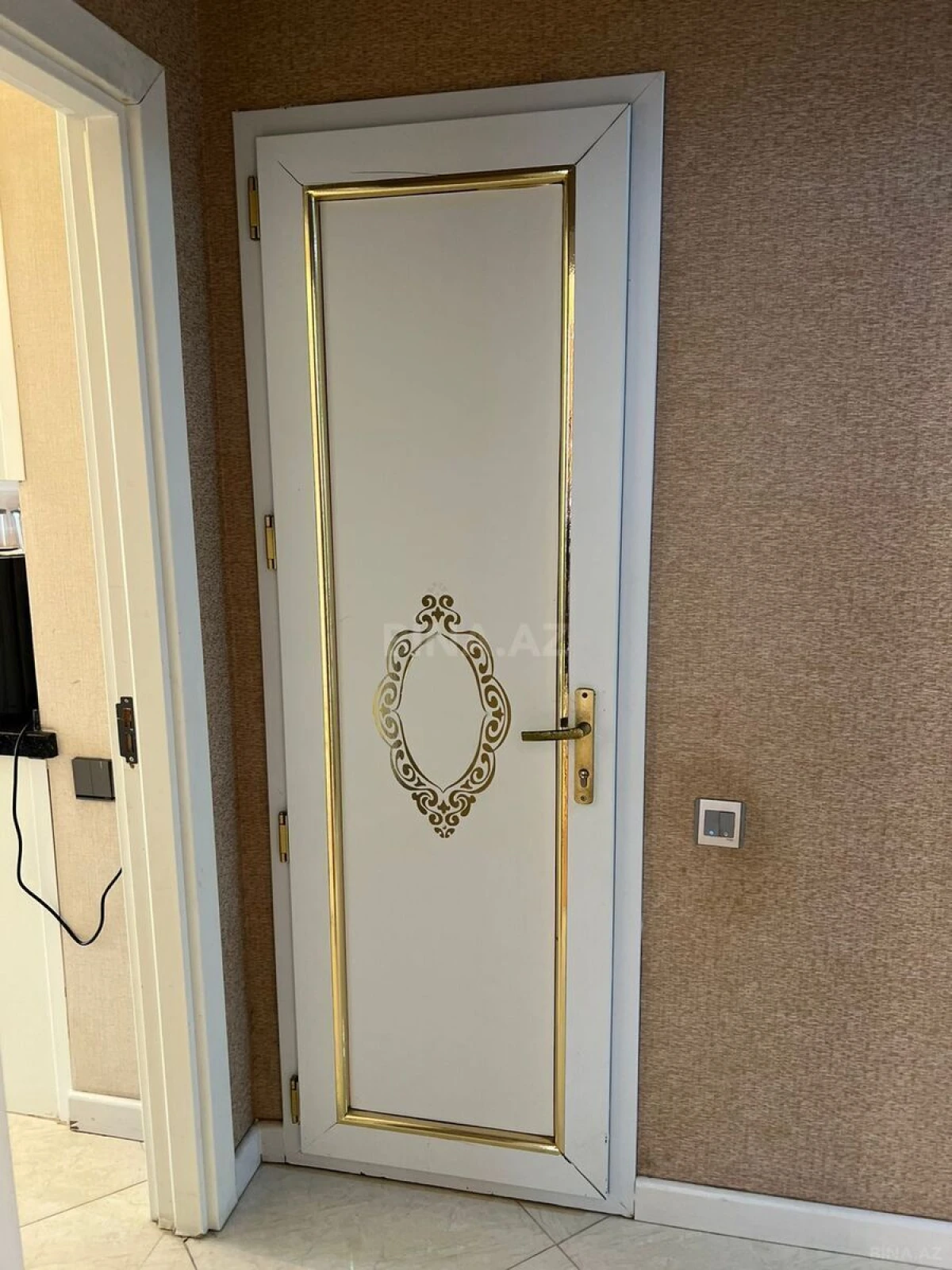 Satılır 3 otaqlı mənzil 121 m²