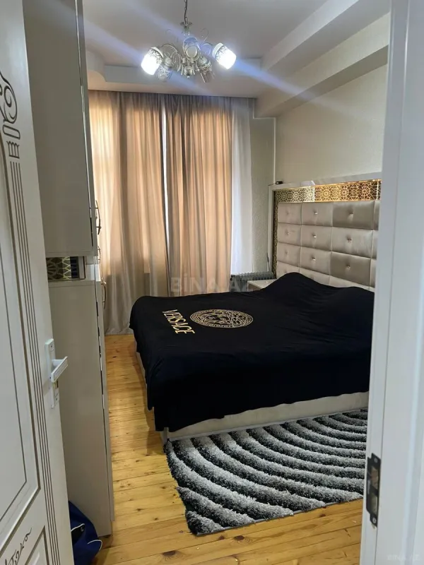 Satılır 3 otaqlı mənzil 121 m²