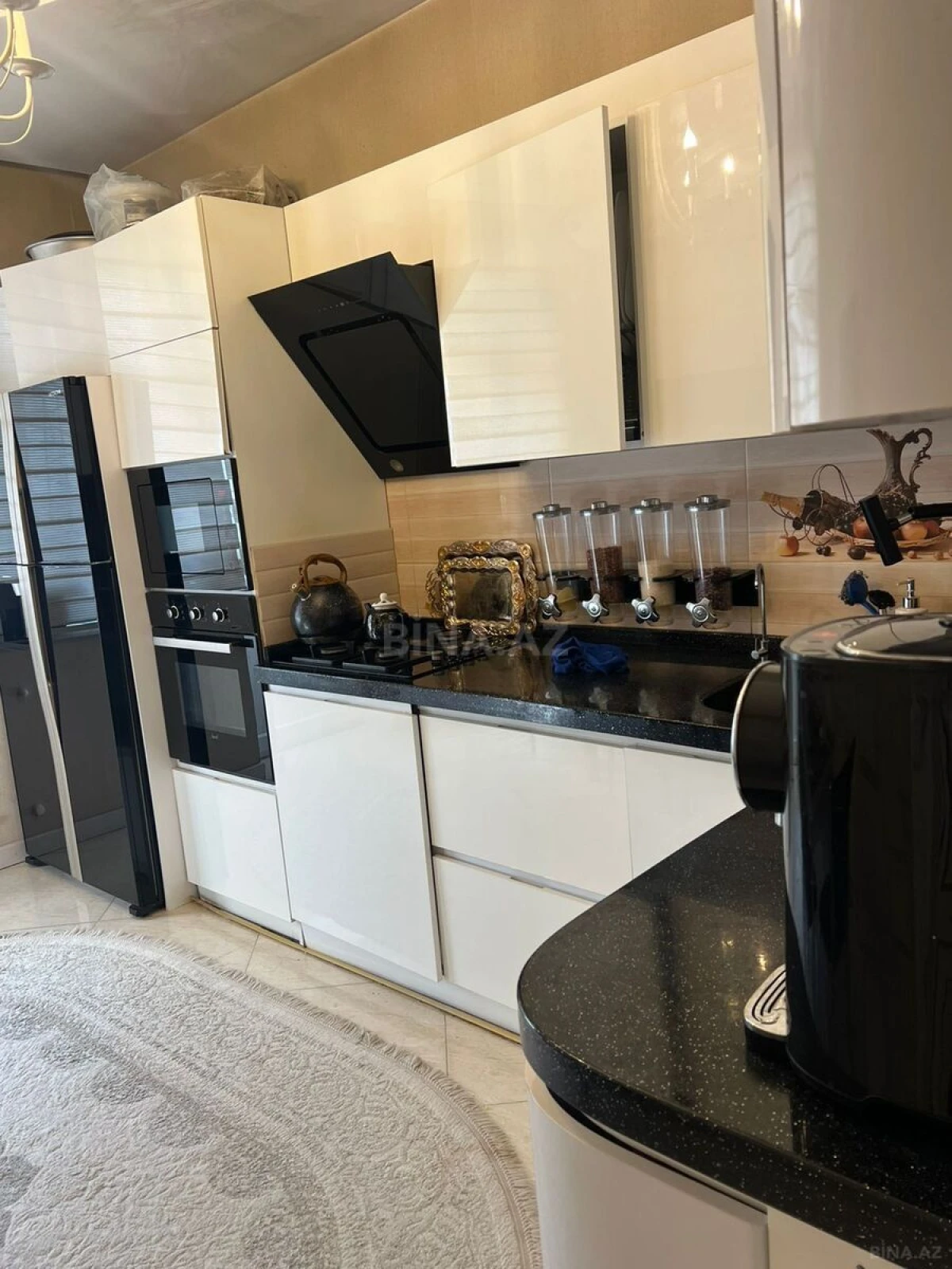 Satılır 3 otaqlı mənzil 121 m²