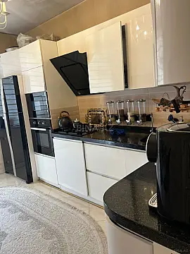 Satılır 3 otaqlı mənzil 121 m²