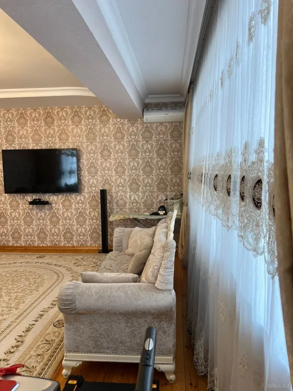 Satılır 3 otaqlı mənzil 121 m²