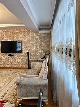 Satılır 3 otaqlı mənzil 121 m²