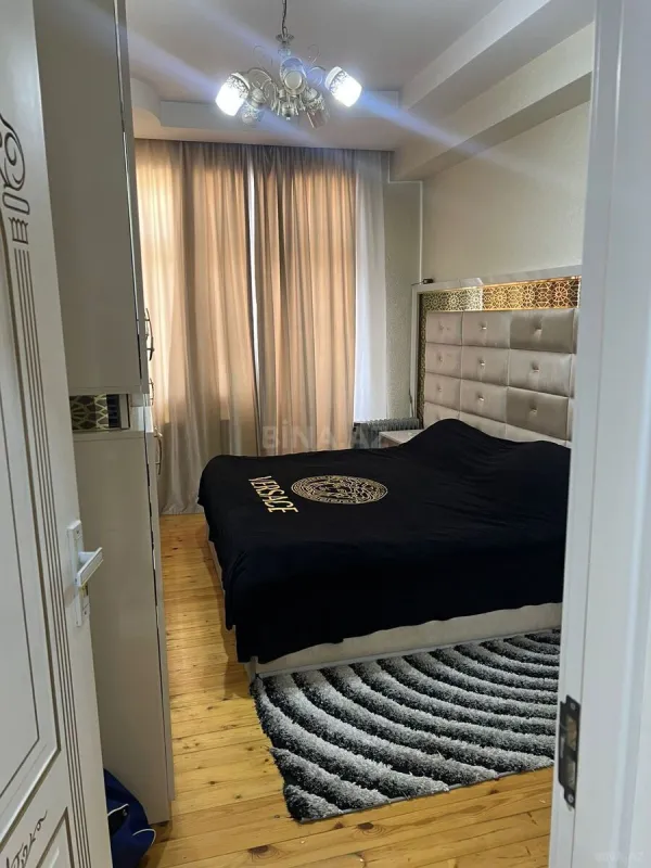 Satılır 3 otaqlı mənzil 121 m²