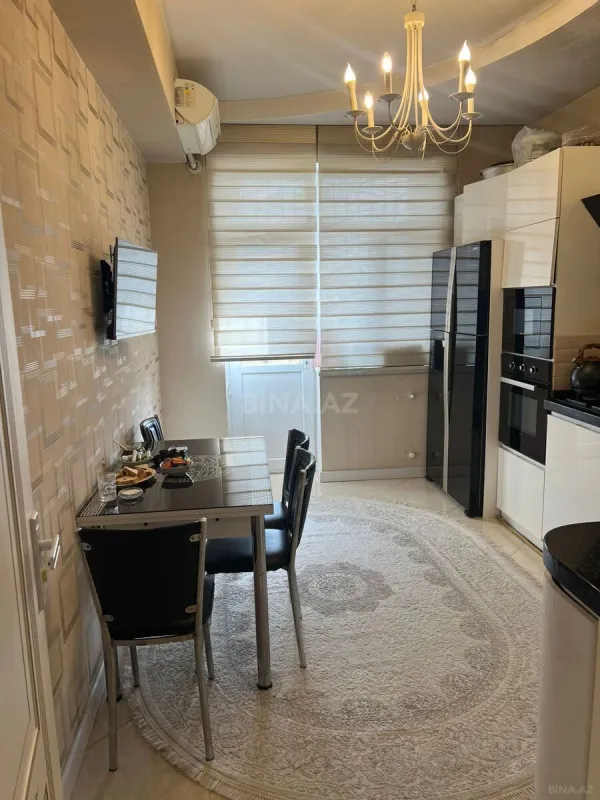 Satılır 3 otaqlı mənzil 121 m²