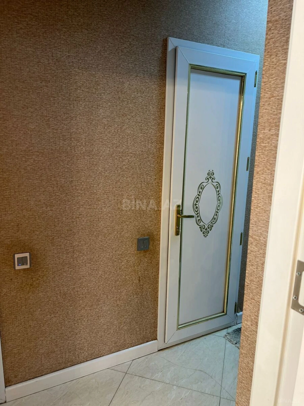 Satılır 3 otaqlı mənzil 121 m²