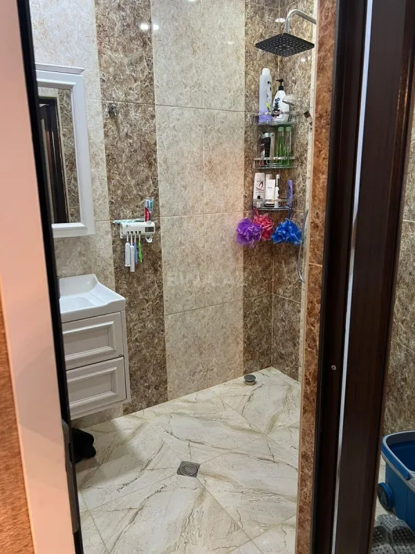 Satılır 3 otaqlı mənzil 121 m²