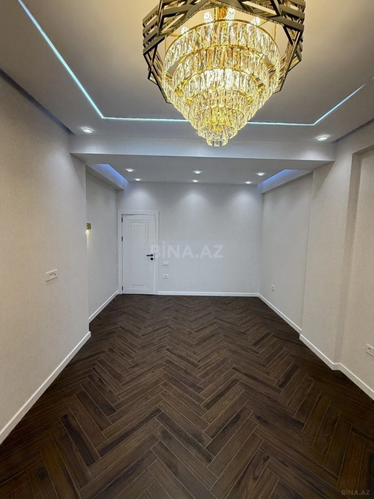 Satılır 3 otaqlı mənzil 140 m²