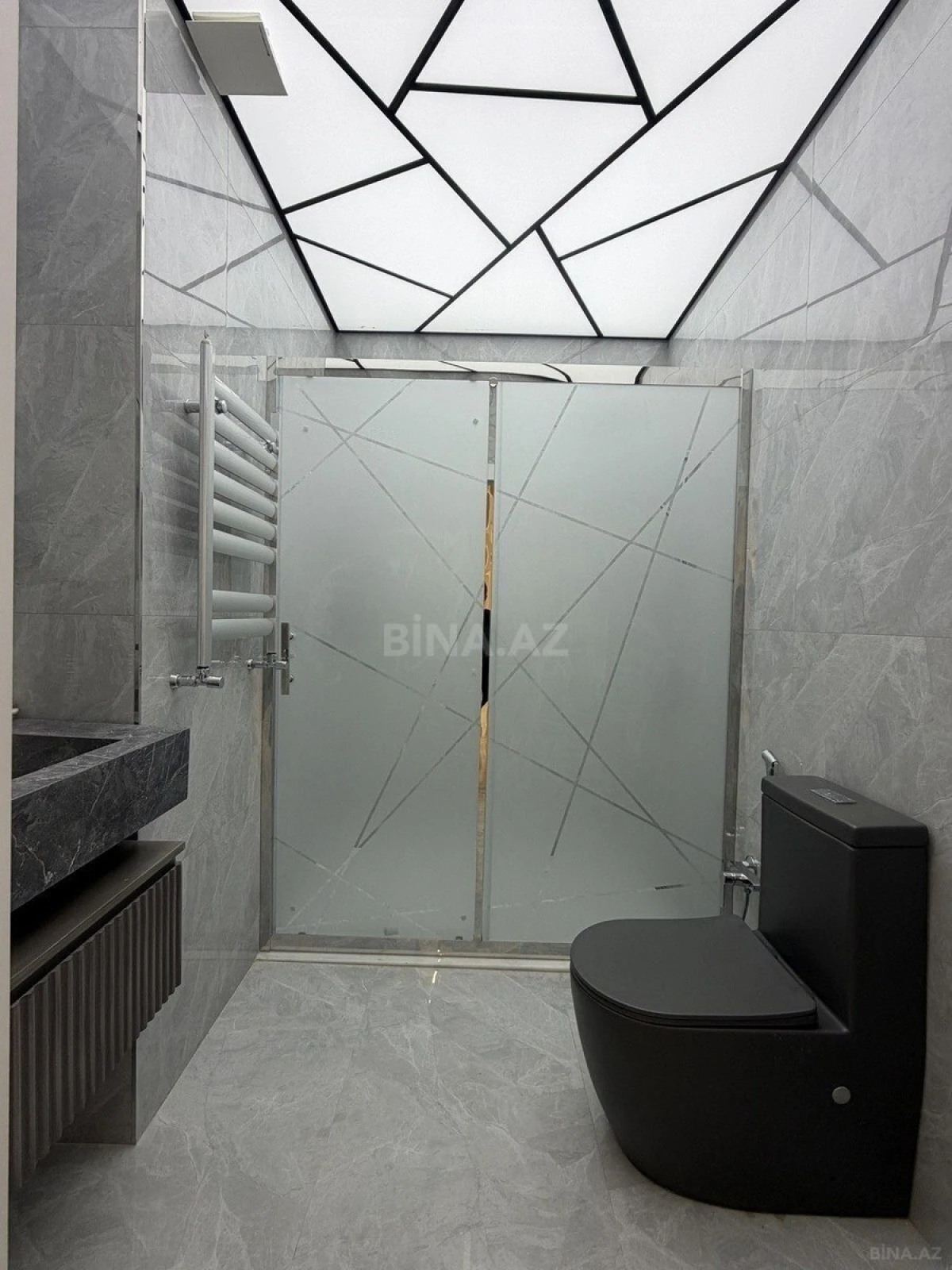 Satılır 3 otaqlı mənzil 140 m²