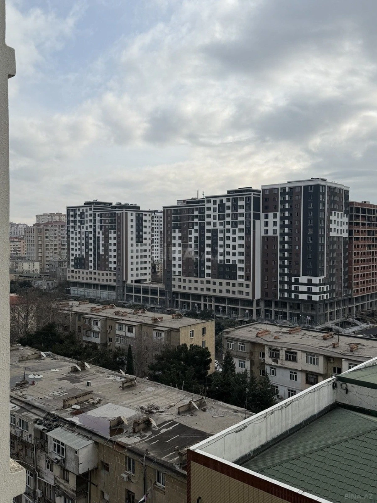 Satılır 3 otaqlı mənzil 140 m²