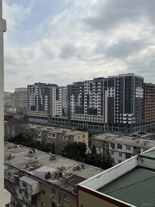 Satılır 3 otaqlı mənzil 140 m²