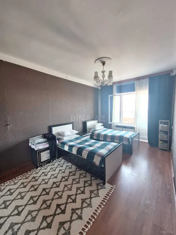 Satılır 5 otaqlı mənzil 120 m²
