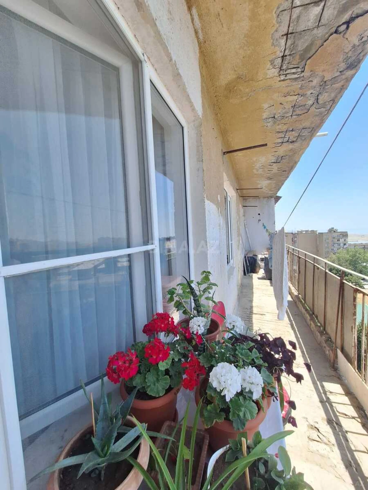 Satılır 5 otaqlı mənzil 120 m²