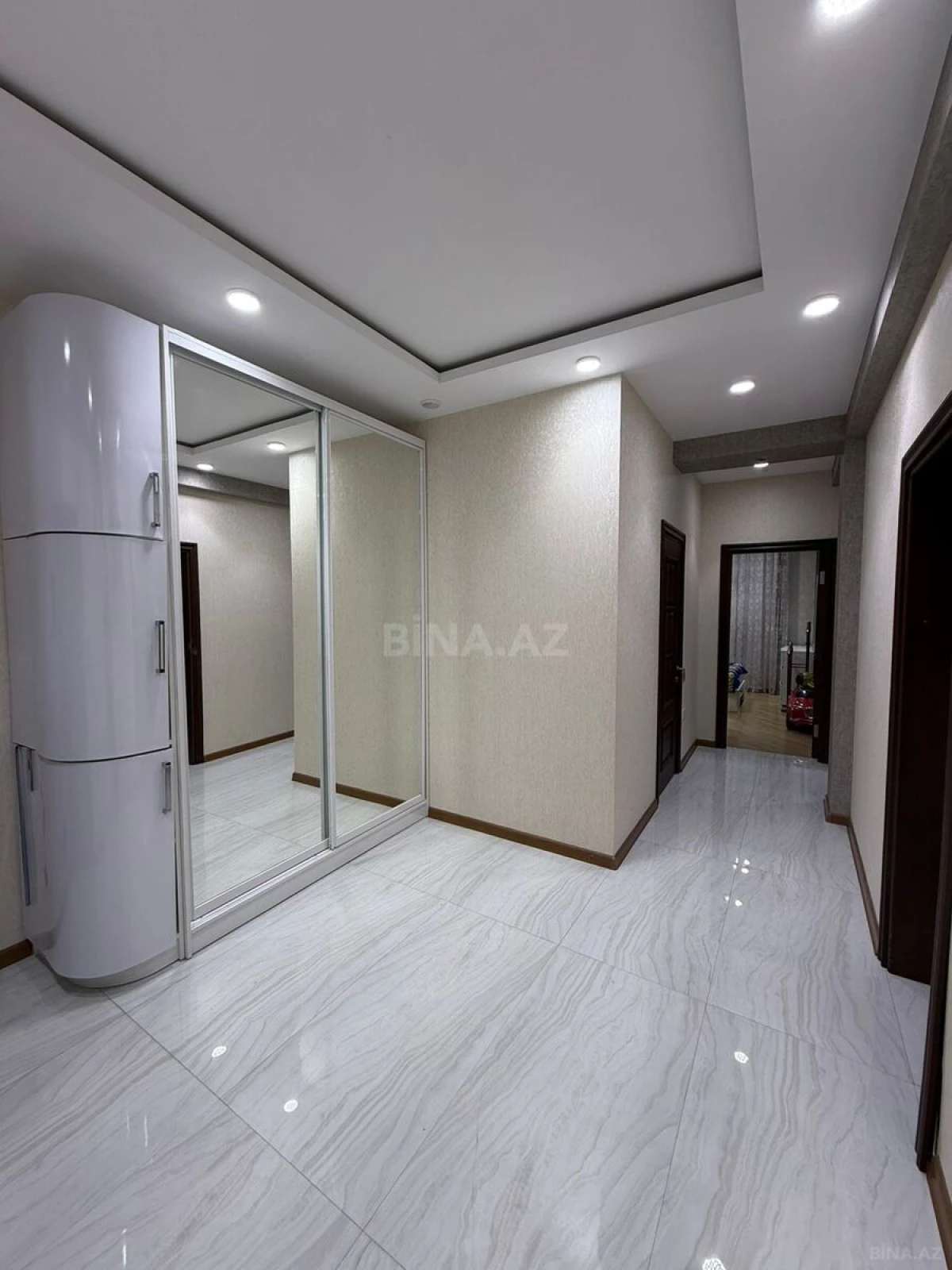 Satılır 3 otaqlı mənzil 101 m²
