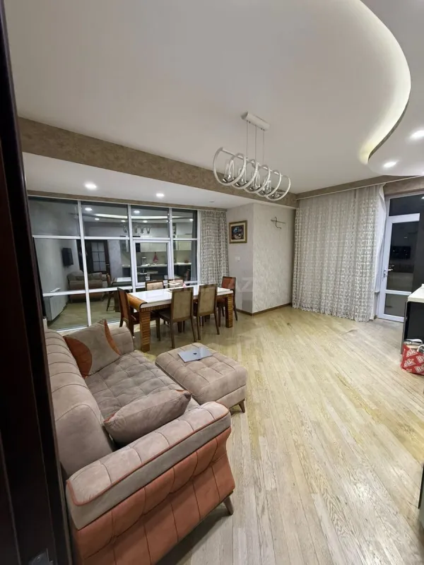 Satılır 3 otaqlı mənzil 101 m²
