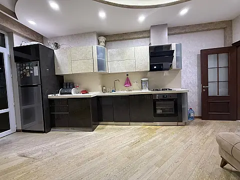 Satılır 3 otaqlı mənzil 101 m²